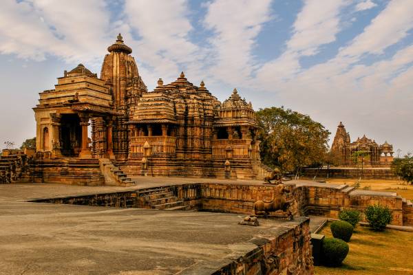 Explore Khajuraho temples and Orchha with Golden Triangle Tour