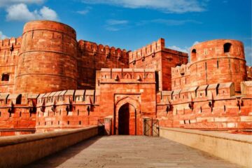 Delhi to Agra superfast train tour with Taj Mahal sightseeing